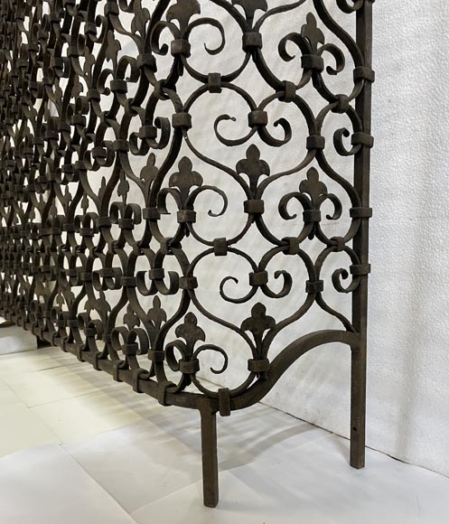 Grille Décorative MDF Fleur De Lys Pour Habillage Radiateur - Épaisseur 3mm, Dimensions Sur Mesure (620-1800mm X 300-620mm)