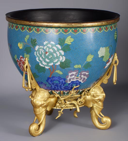 F. Barbedienne (Attr. à) - Cache-pot à décor d'émail cloisonné chinois monté en bronze doré-1