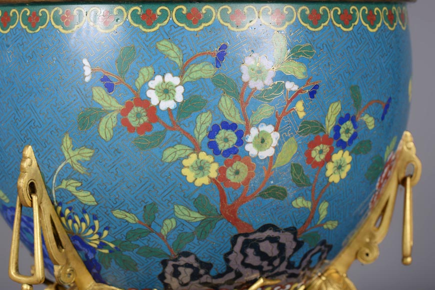 F. Barbedienne (Attr. à) - Cache-pot à décor d'émail cloisonné chinois monté en bronze doré-4