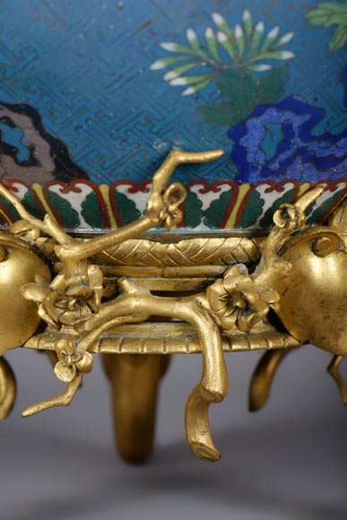F. Barbedienne (Attr. à) - Cache-pot à décor d'émail cloisonné chinois monté en bronze doré-6