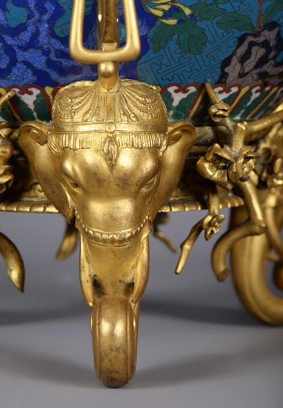F. Barbedienne (Attr. à) - Cache-pot à décor d'émail cloisonné chinois monté en bronze doré-7