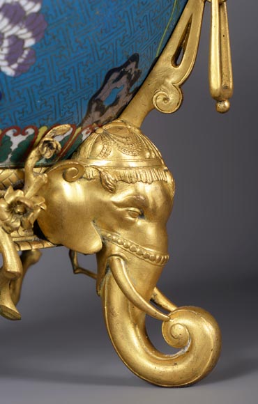 F. Barbedienne (Attr. à) - Cache-pot à décor d'émail cloisonné chinois monté en bronze doré-8