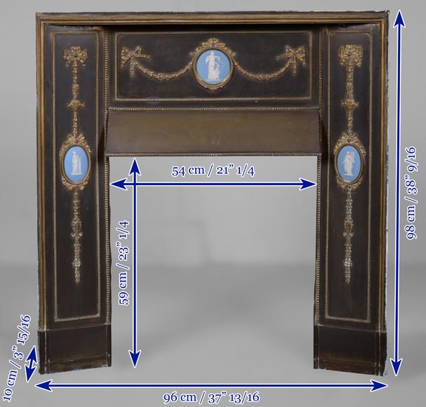 Intérieur de cheminée aux médaillons dans l'esprit de la porcelaine de Wedgwood-10