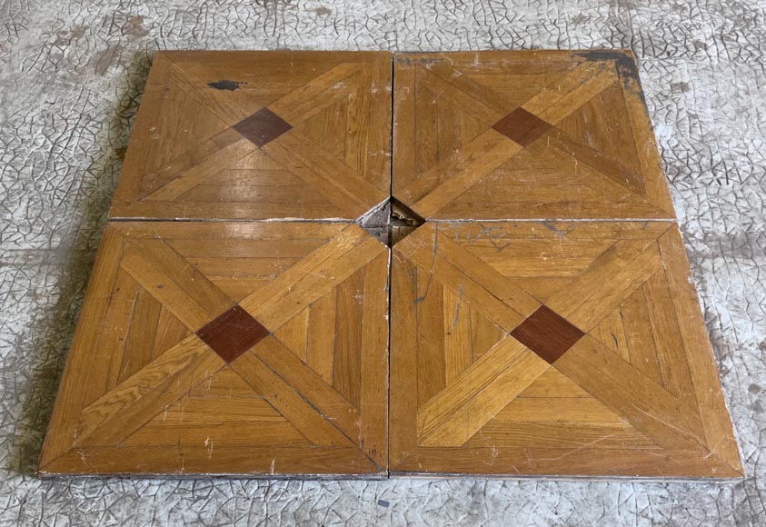 Lot d'environ 6m² de parquet en chêne à motif de croix ponctué d'acajou-1