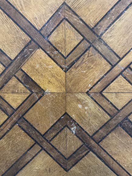 Environ 7m² de très beau parquet marqueté de motifs géométriques-4