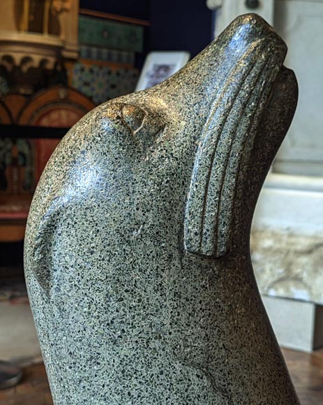 G. Scalet - Sculpture d'une otarie en granito vert-5