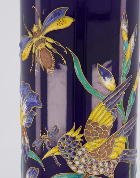 Manufacture de Longwy - Vase rouleau à décor émaillé en relief d'iris et insectes sur fond bleu de Sèvres, vers 1890-7