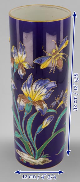 Manufacture de Longwy - Vase rouleau à décor émaillé en relief d'iris et insectes sur fond bleu de Sèvres, vers 1890-11