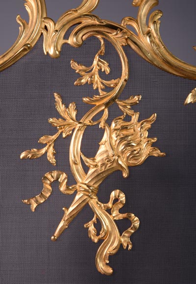 Pare-étincelle de style Louis XV avec un décor de torche-1