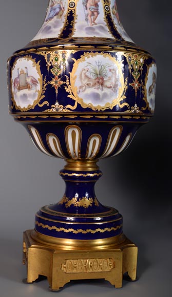 Paire de girandoles en bronze et porcelaine de Sèvres-13