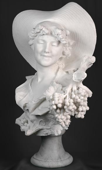 F. SAUL - Jeune fille au chapeau dans les vignes, buste sculpté en marbre de carrare-0