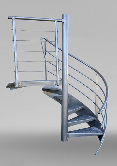 Escalier moderne à colimaçon en métal-1