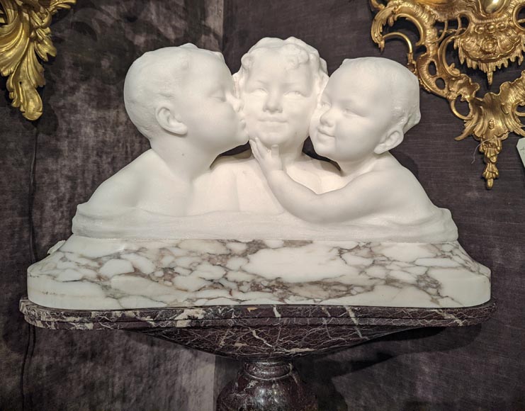 Affortunato GORI, Sculpture en marbre de Carrare représentant trois bustes d'enfants sur colonne d'origine-1