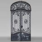 Porte d'hôtel particulier en fer forgé de style Louis XV