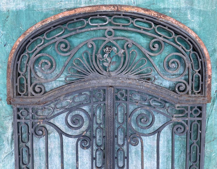 Porte d'hôtel particulier en fer forgé de style Louis XV-1