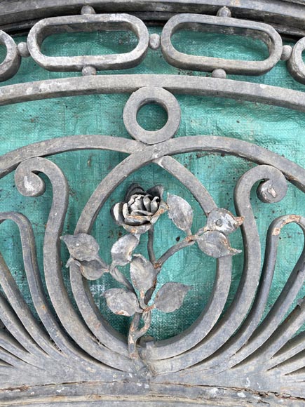 Porte d'hôtel particulier en fer forgé de style Louis XV-2