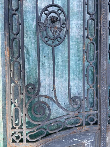 Porte d'hôtel particulier en fer forgé de style Louis XV-3
