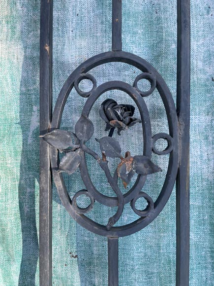 Porte d'hôtel particulier en fer forgé de style Louis XV-4
