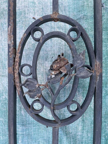 Porte d'hôtel particulier en fer forgé de style Louis XV-7