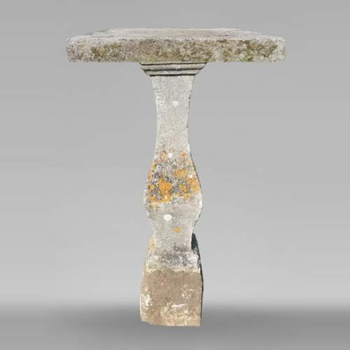 Table haute en pierre, XIXe siècle