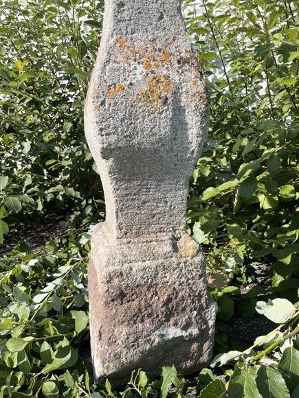 Colonne en pierre surmontée d'un plateau-5