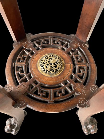 L’Escalier de cristal, guéridon japonisant en bois exotique et bronze doré-6