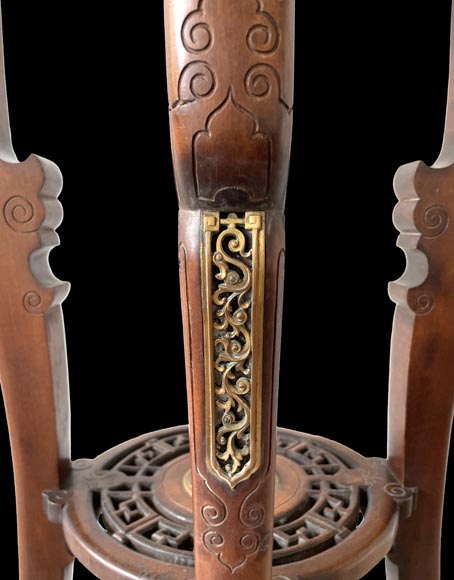 L’Escalier de cristal, guéridon japonisant en bois exotique et bronze doré-7