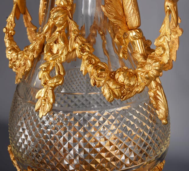 BACCARAT (attribué à), Paire de vases en cristal et bronze doré de style Louis XVI-7