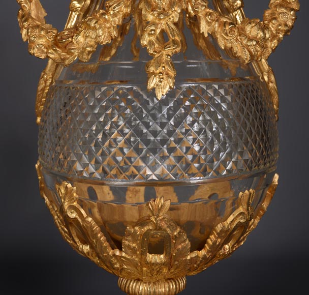 BACCARAT (attribué à), Paire de vases en cristal et bronze doré de style Louis XVI-8