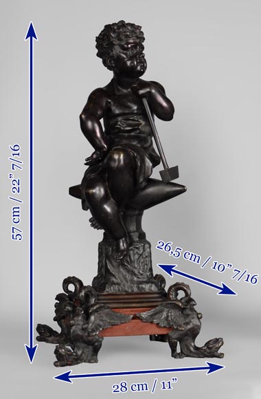 Paire de chenêts en bronze et rouge antique représentant des petits forgerons-11