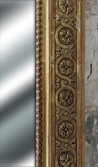 Grand trumeau de style Louis XVI doré à motif de rosaces-6