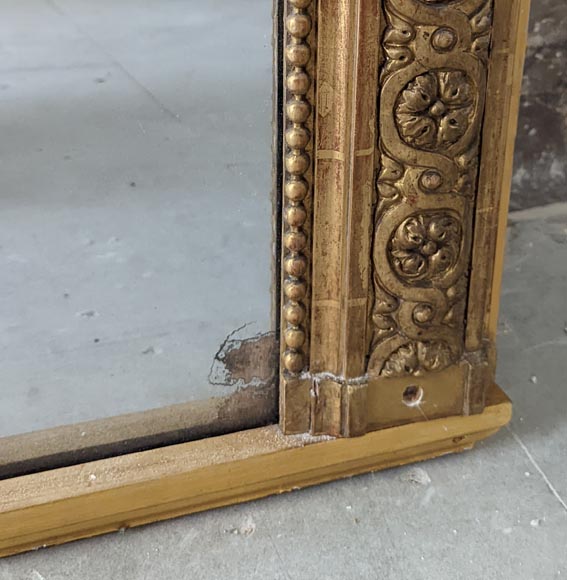 Grand trumeau de style Louis XVI doré à motif de rosaces-8
