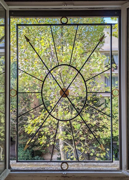 Ensemble de grilles de fenêtre en fer forgé au décor de flèches-2