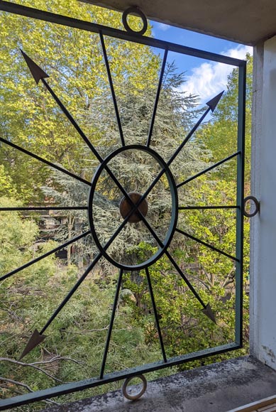 Ensemble de grilles de fenêtre en fer forgé au décor de flèches-4