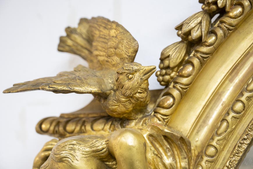 Grand trumeau doré aux oiseaux, putti et visage de femme sur décor ajouré-6