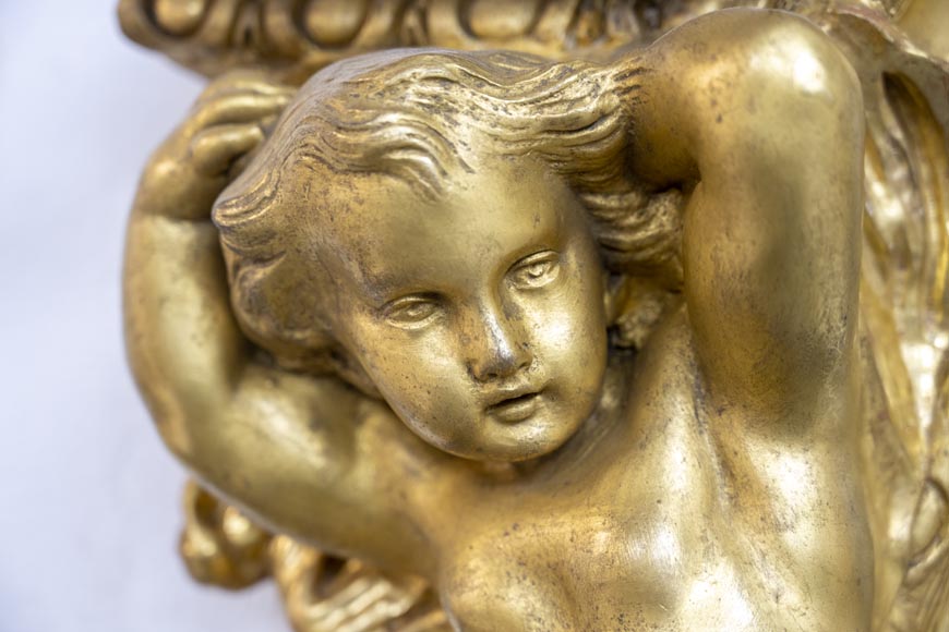 Grand trumeau doré aux oiseaux, putti et visage de femme sur décor ajouré-7