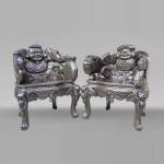 Paire de fauteuils japonais sculptés – Ebisu et Daikoku