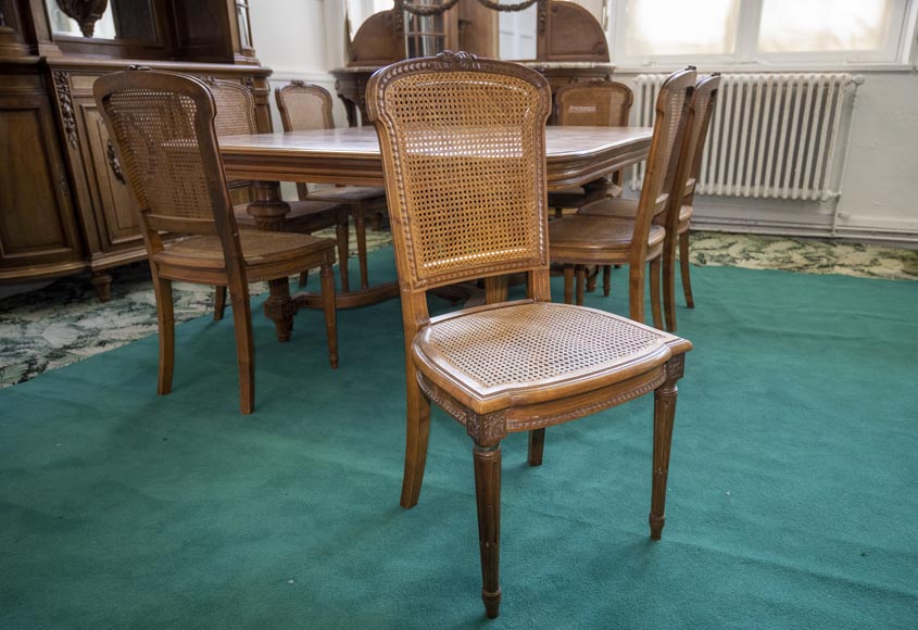 Salle à manger de style Louis XVI sculpté en bois de noyer-4