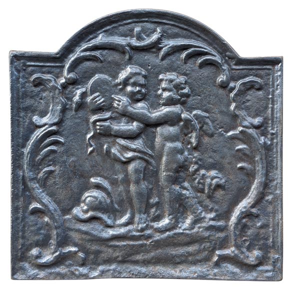 Plaque de cheminée aux putti-0