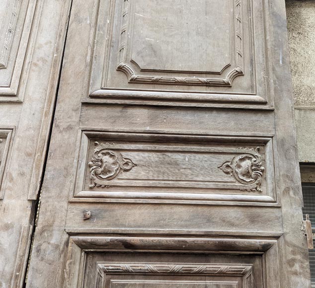Double porte en chêne de style Napoléon III ornée d'une coquille-1