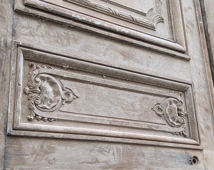 Double porte en chêne de style Napoléon III ornée d'une coquille-2