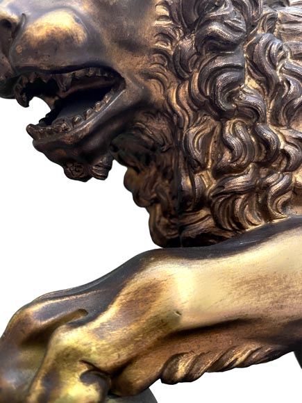 Pendule au lion de style Empire en marbre noir et bronze doré-3