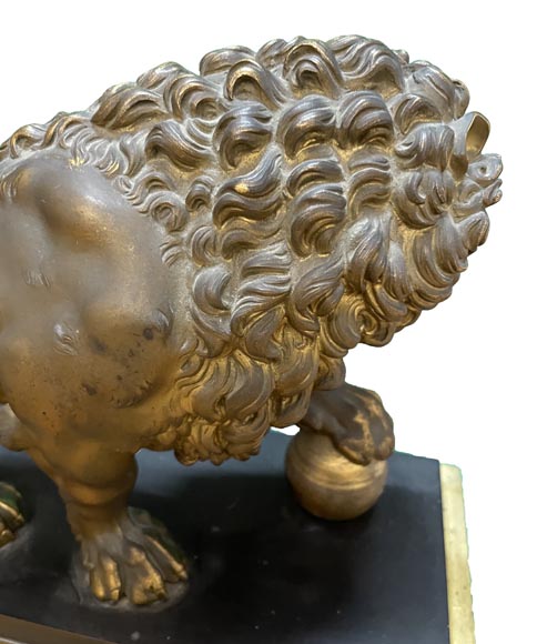 Pendule au lion de style Empire en marbre noir et bronze doré-4