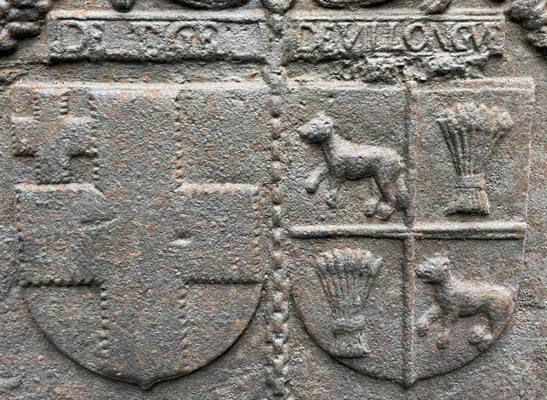 Plaque de cheminée de 1561 aux armes d’alliance de Jacques de Tige et de Blanche de Villelongue-2