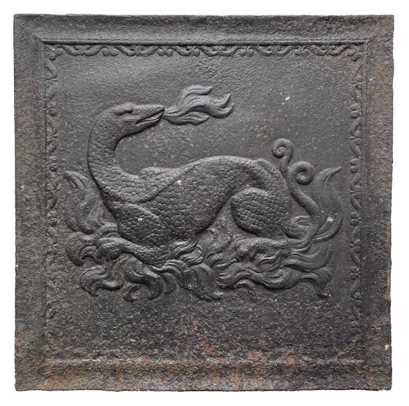 Plaque de cheminée du XVIIe siècle, décorée d’une salamandre, emblème de François Ier-0