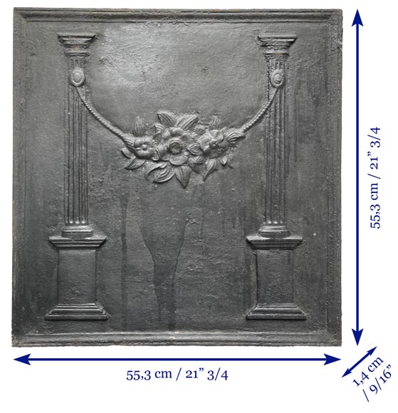 Plaque de cheminée du XVIIIe siècle ornée d’une guirlande de fleurs-5