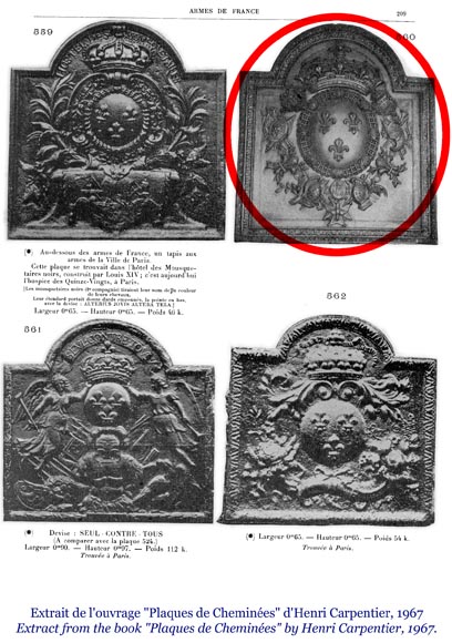 Plaque de cheminée du XVIIIe siècle décorée de trois lys, emblèmes des armes de la France-1