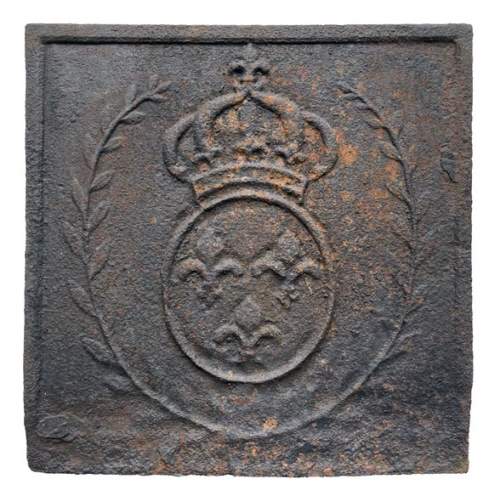 Plaque de cheminée du XVIIIe siècle représentant les armes de France