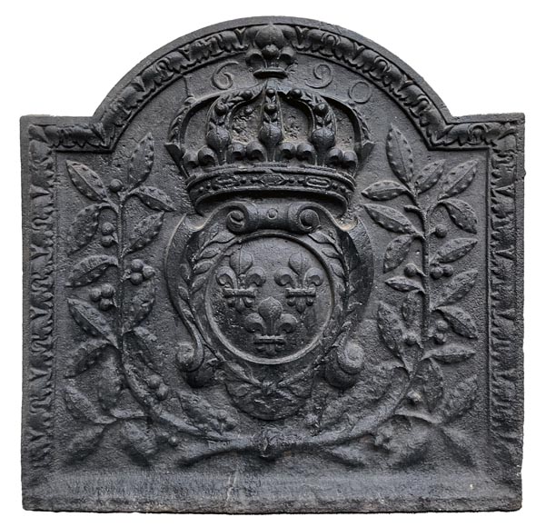 Plaque de cheminée de 1690 aux armes de France-0