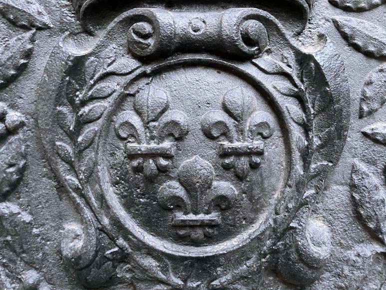 Plaque de cheminée de 1690 aux armes de France-5